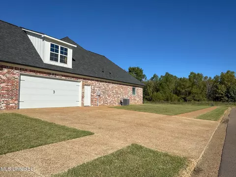 Exterior - 5146 Watson View Dr, Nesbit, MS 38651 photo 4 of 9