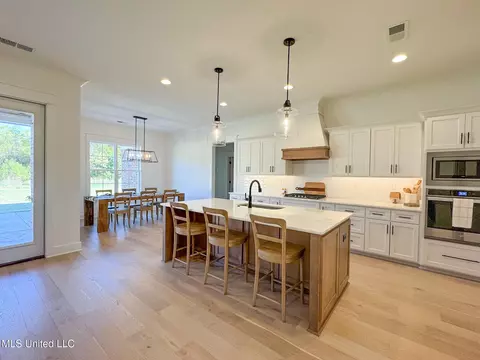 Kitchen - 5146 Watson View Dr, Nesbit, MS 38651 photo 3 of 3