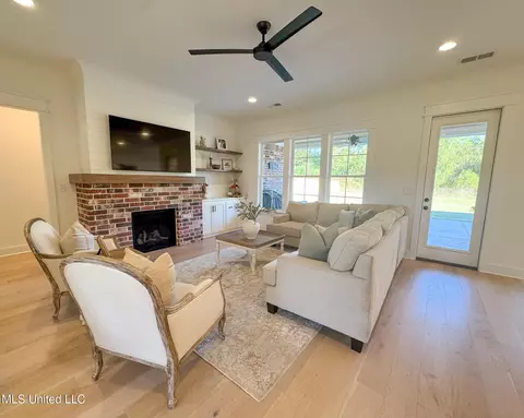 Living - 5146 Watson View Dr, Nesbit, MS 38651 photo 1 of 1