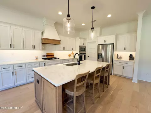 Kitchen - 5146 Watson View Dr, Nesbit, MS 38651 photo 2 of 3