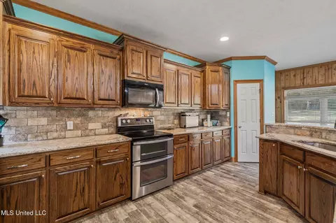 Kitchen - 2027 Chapel Dr, Summit, MS 39666 photo 4 of 5