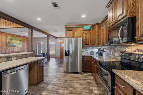 Kitchen - 2027 Chapel Dr, Summit, MS 39666 photo 2 of 5