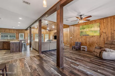 Entry Way - 2027 Chapel Dr, Summit, MS 39666 photo 2 of 2