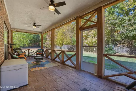 Exterior - 10988 W Commerce St, Hernando, MS 38632 photo 4 of 7