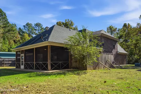 Exterior - 10988 W Commerce St, Hernando, MS 38632 photo 5 of 7