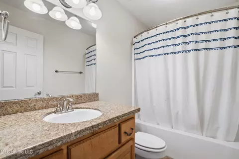 Bath - 10988 W Commerce St, Hernando, MS 38632 photo 2 of 3