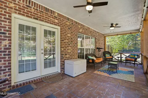Exterior - 10988 W Commerce St, Hernando, MS 38632 photo 3 of 7