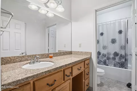 Bath - 10988 W Commerce St, Hernando, MS 38632 photo 3 of 3