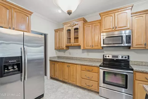 Kitchen - 10988 W Commerce St, Hernando, MS 38632 photo 2 of 3