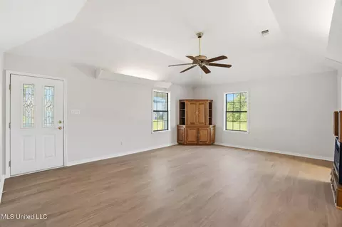 Living - 602 Stones Throw Ln, Brookhaven, MS 39601 photo 1 of 5