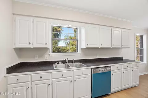 Kitchen - 602 Stones Throw Ln, Brookhaven, MS 39601 photo 3 of 3