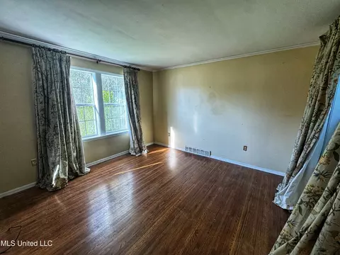 Living - 118 N Cassidy St, Sumner, MS 38957 photo 3 of 3