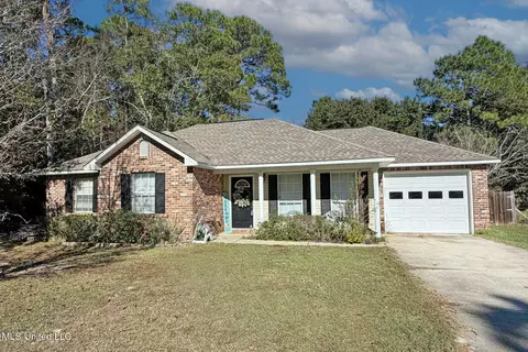 1324 Ash St, Ocean Springs, MS 39564