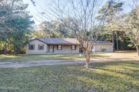 210 N Mcgregor St, Wiggins, MS 39577