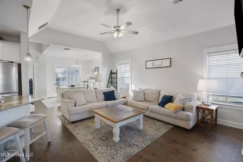 1094 Peggy Cv, Hernando, MS 38632 photo 3