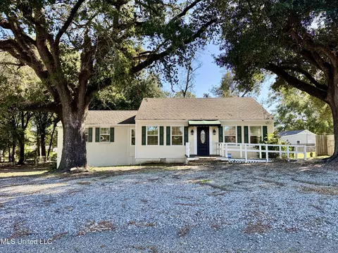 221 S Sgt Prentiss Dr, Natchez, MS 39120