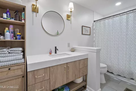 Bath - 540 Douglas Rd, Hernando, MS 38632 photo 1 of 3