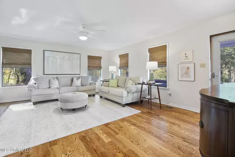 Living - 540 Douglas Rd, Hernando, MS 38632 photo 1 of 1