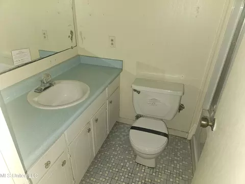 Bath - 4325 Robinway Dr, Moss Point, MS 39563 photo 2 of 2