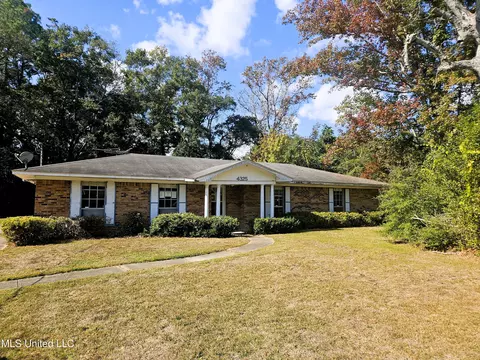 4325 Robinway Dr, Moss Point, MS 39563
