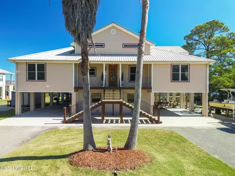 10452 Riviere Vue Dr, Biloxi, MS 39532