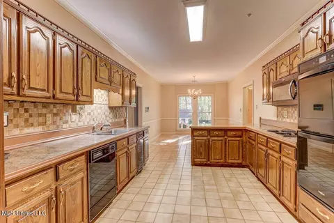 Kitchen - 8500 E Cedar Lake Dr, Walls, MS 38680 photo 5 of 5
