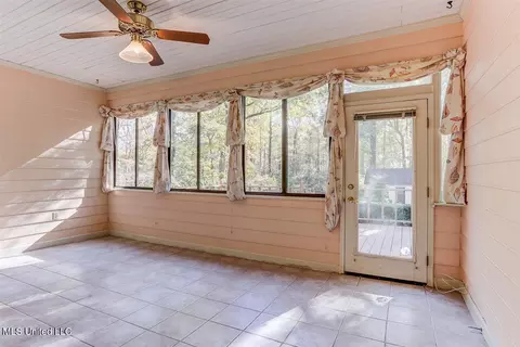 Exterior - 8500 E Cedar Lake Dr, Walls, MS 38680 photo 10 of 17