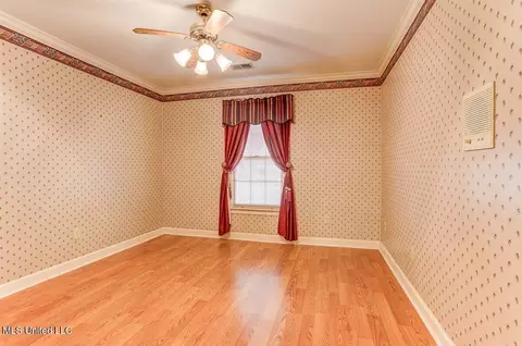 Bedroom - 8500 E Cedar Lake Dr, Walls, MS 38680 photo 9 of 11