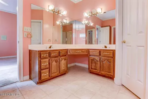 Bath - 8500 E Cedar Lake Dr, Walls, MS 38680 photo 4 of 8