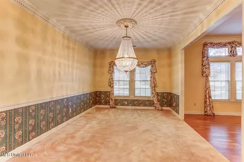 Dining - 8500 E Cedar Lake Dr, Walls, MS 38680 photo 2 of 3