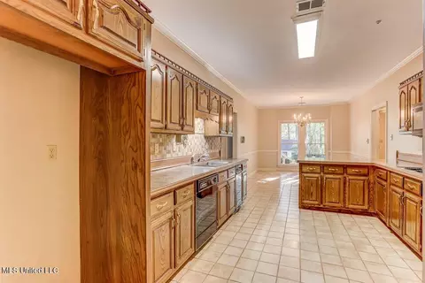 Kitchen - 8500 E Cedar Lake Dr, Walls, MS 38680 photo 4 of 5
