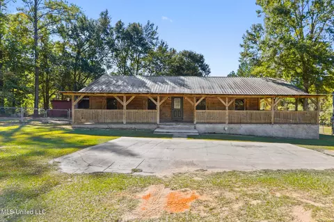 126 Short Leaf Ln, Lucedale, MS 39452