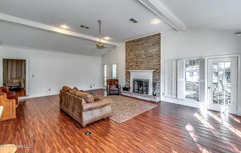Living - 602 Simpson Hwy 149, Magee, MS 39111 photo 7 of 7