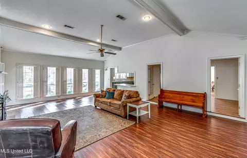 Living - 602 Simpson Hwy 149, Magee, MS 39111 photo 5 of 7