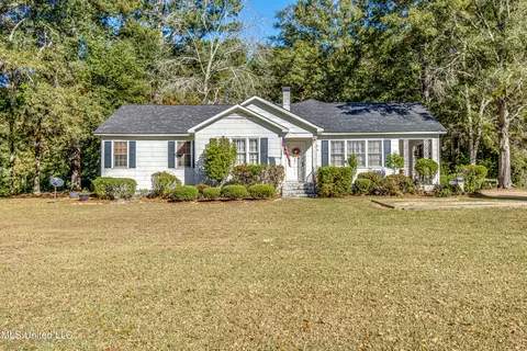 602 Simpson Hwy 149, Magee, MS 39111