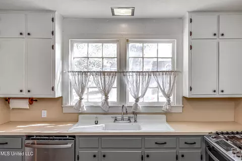 Kitchen - 602 Simpson Hwy 149, Magee, MS 39111 photo 7 of 8