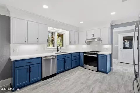 Kitchen - 159 Webb Ln, Flowood, MS 39232 photo 3 of 4