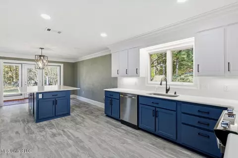 Kitchen - 159 Webb Ln, Flowood, MS 39232 photo 2 of 4