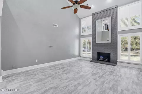 Living - 159 Webb Ln, Flowood, MS 39232 photo 2 of 4