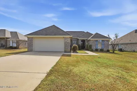 742 Sawgrass Lakes Dr, Brandon, MS 39042