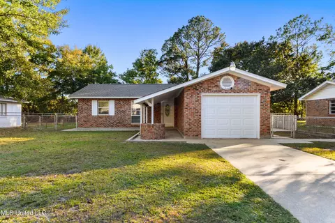 2325 W Park Dr, Gautier, MS 39553