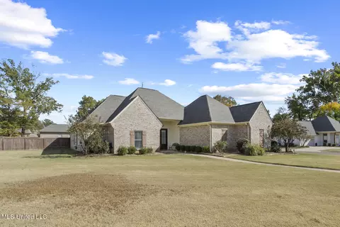 Exterior - 100 Trailbridge Way, Canton, MS 39046 photo 2 of 3