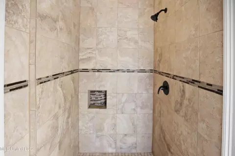 Bath - 260 Rockbridge Dr, Madison, MS 39110 photo 4 of 5