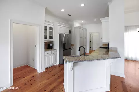 Kitchen - 260 Rockbridge Dr, Madison, MS 39110 photo 1 of 3