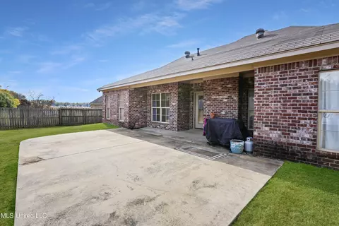 Exterior - 260 Rockbridge Dr, Madison, MS 39110 photo 3 of 7