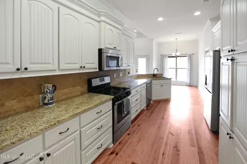 Kitchen - 260 Rockbridge Dr, Madison, MS 39110 photo 3 of 3