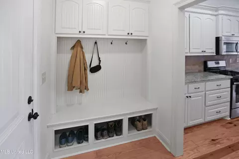 Entry Way - 260 Rockbridge Dr, Madison, MS 39110 photo 2 of 2