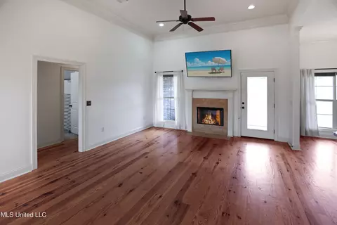 Living - 260 Rockbridge Dr, Madison, MS 39110 photo 2 of 5