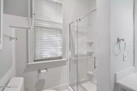 Bath - 1547 Brecon Dr, Jackson, MS 39211 photo 2 of 3