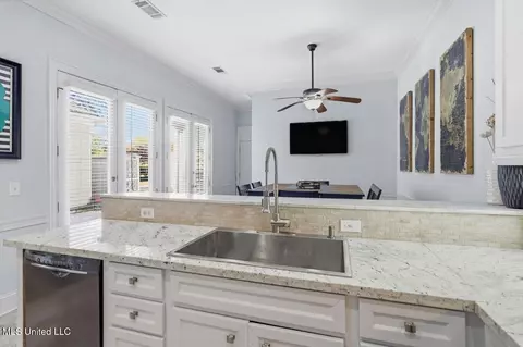 Kitchen - 1547 Brecon Dr, Jackson, MS 39211 photo 3 of 3
